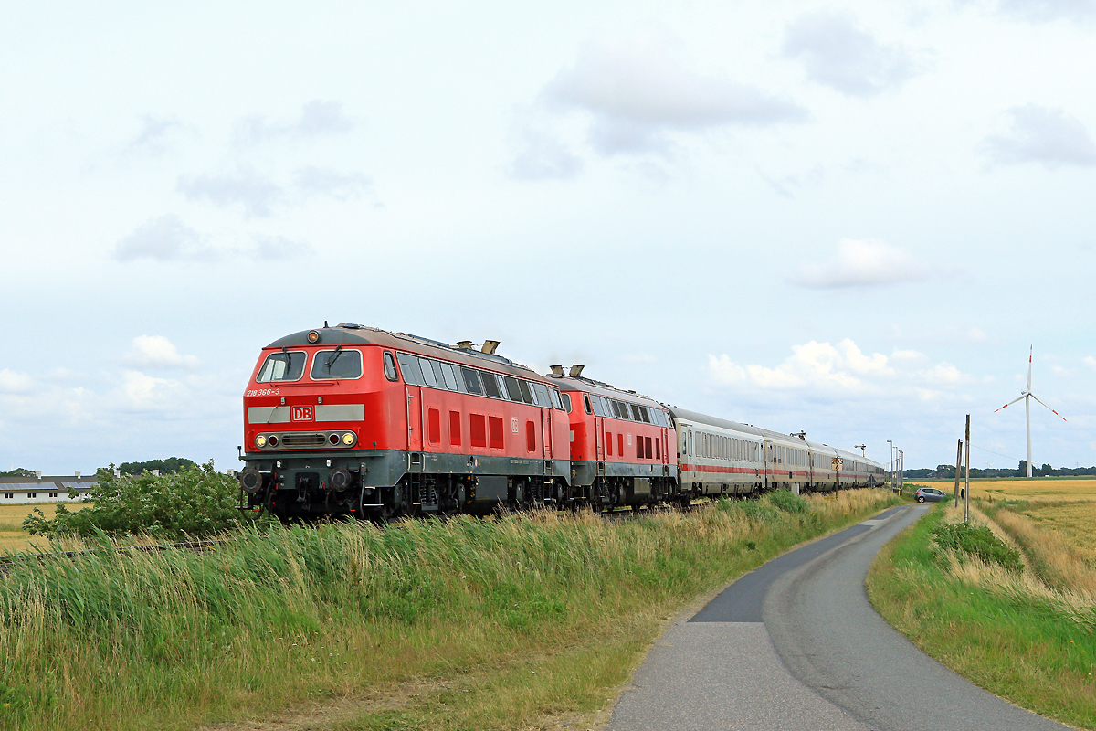 Lehnshallig 218 366 + 832
